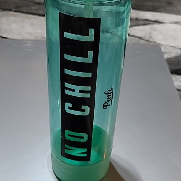 VINTAGE VS PINK NO CHILL 24OZ WATER BOTTLE - Picture 3 of 16